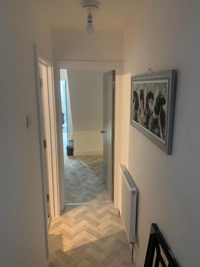 Modern 3 Bedroom Townhouse Pennyburn Eksteriør bilde